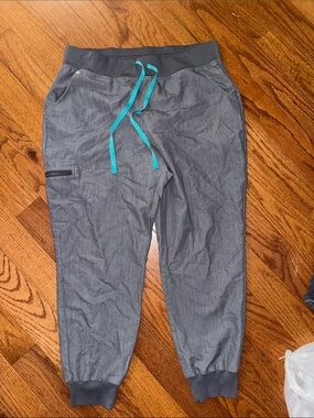 Figs Gray Scrubs Bottoms size XL